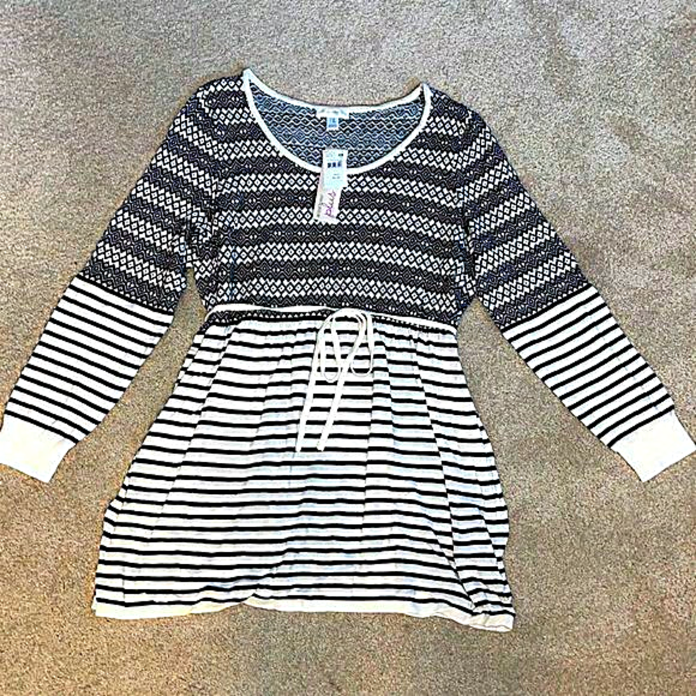 NWT lightweight maternity sweater w/empire waist